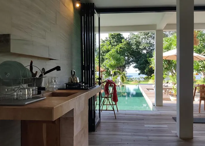 Joglo Apong Beachfront