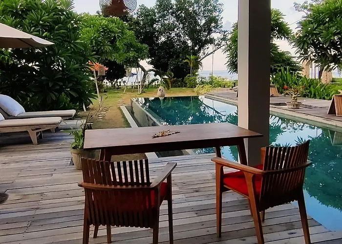 Joglo Apong Beachfront * Tegallengah