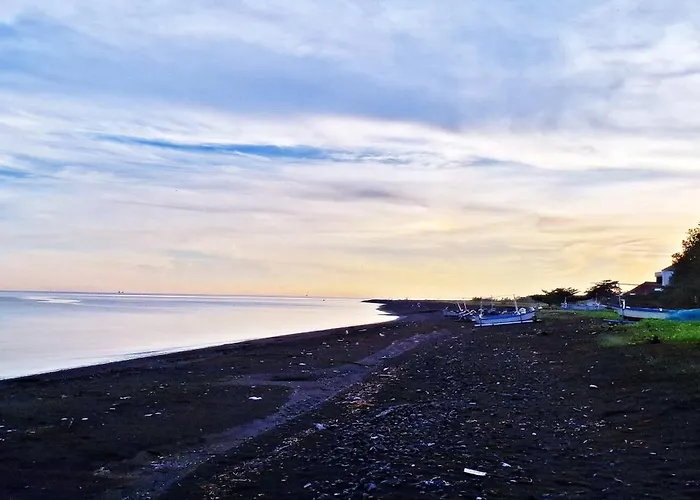アパート Joglo Apong Beachfront Tegallengah