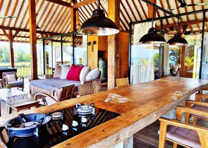 Joglo Apong Beachfront Appartamento Tegallengah