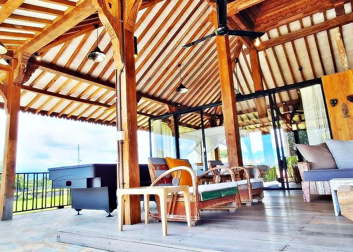 Joglo Apong Beachfront * Tegallengah