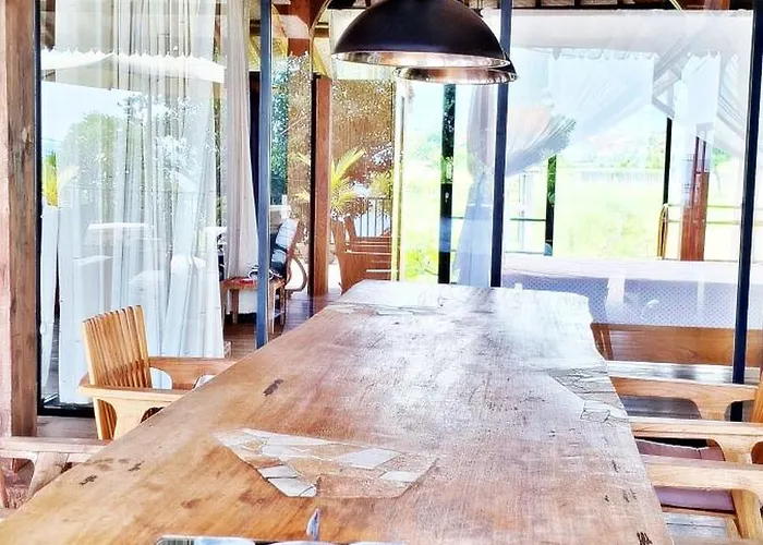 Joglo Apong Beachfront